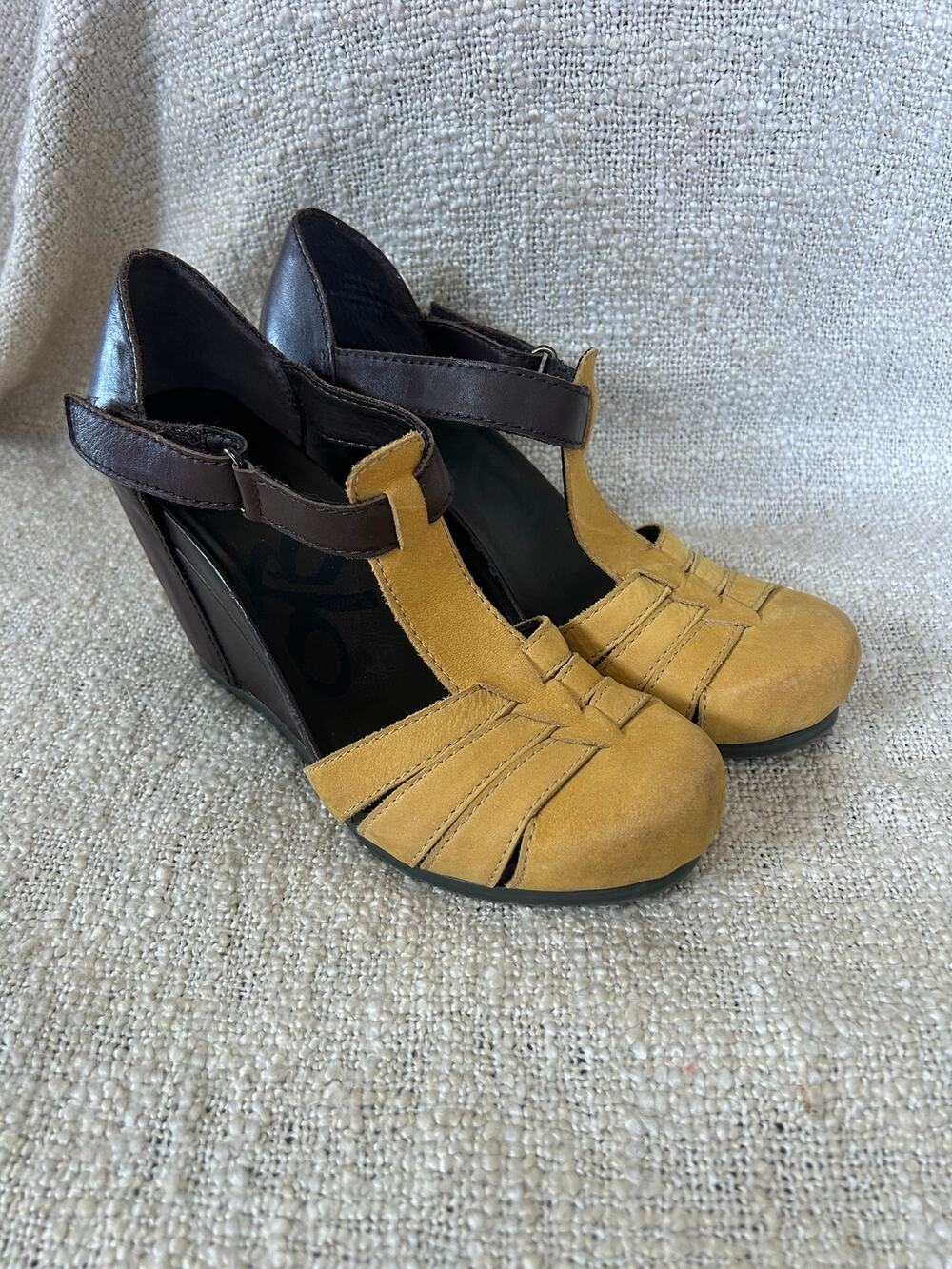 OTBT Ripley Yellow and Brown Leather Wedges size 7.5
